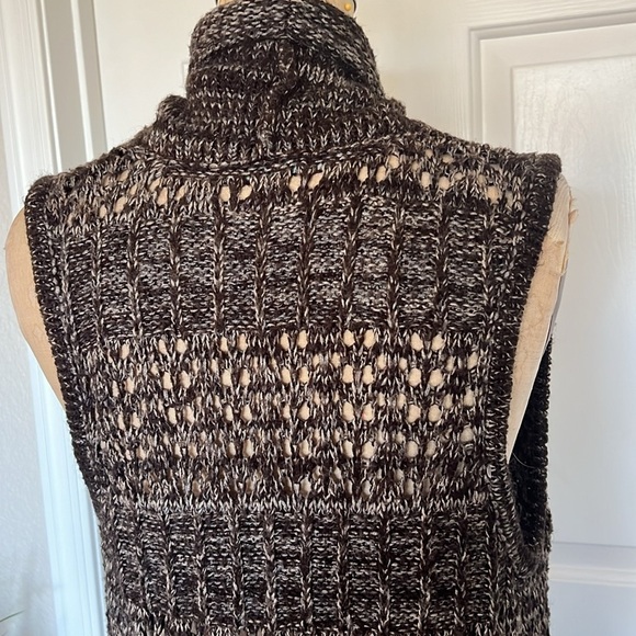 Maurices brown sweater vest. Size M - Picture 6 of 9